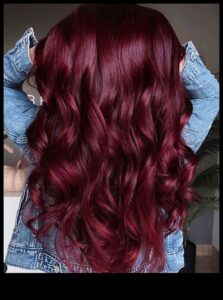 Glamorous Garnet: Ανεβάστε το look σας με κόκκινα και καστανά χτενίσματα