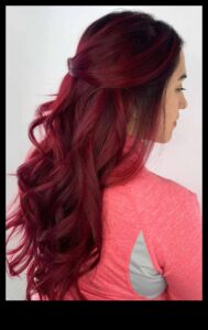 Ruby Reflections: Κόκκινα και καστανά χτενίσματα που καθρεφτίζουν το στυλ σας