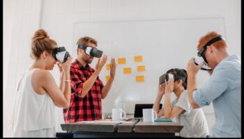 Visual Dialogues: Conversations in Virtual Reality