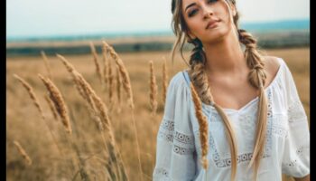 Boho Waves: Αγκαλιάζοντας Bohemian Vibes σε κυματιστά χτενίσματα