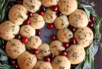 Festive Pull-Apart Bread Wreath
