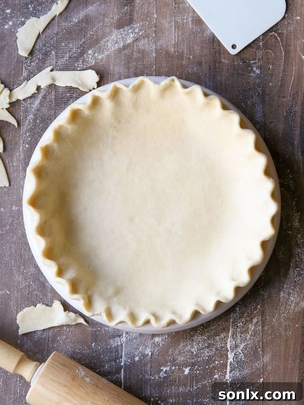 crimped pie crust in pie pan with rolling pin