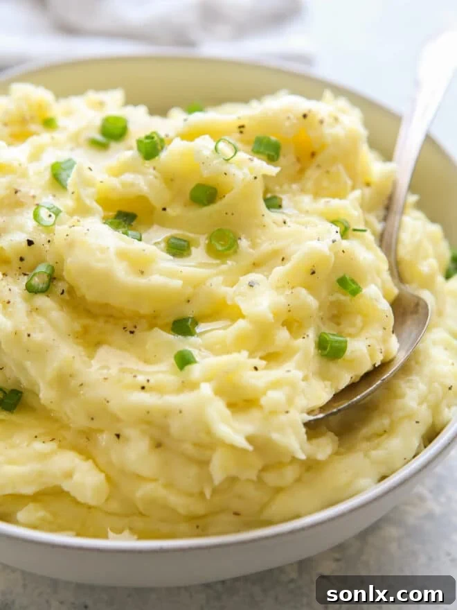 close up mashed potatoes in bowl with scallions