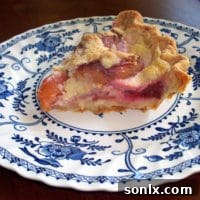 Delicious Peach and Crème Fraîche Pie with a Golden Crust